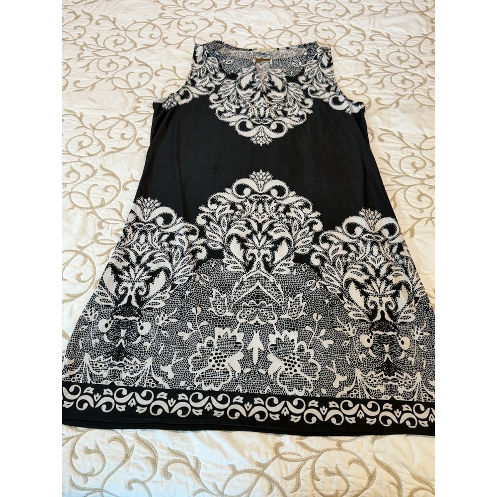 HAANI Women 1X Black White Sleeveless Shift Dress Keyhole Neck Stretch Plus Size